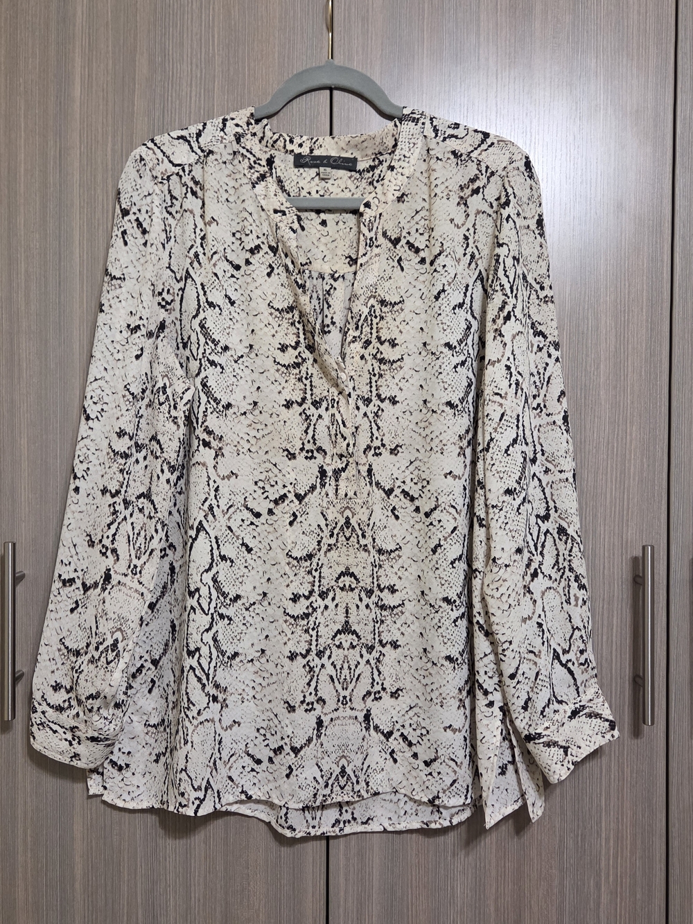Women's Snake Print V-Neck Long Sleeve Top